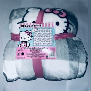 Hello Kitty Plaid Blanket FULL/QUEEN Size NWT
